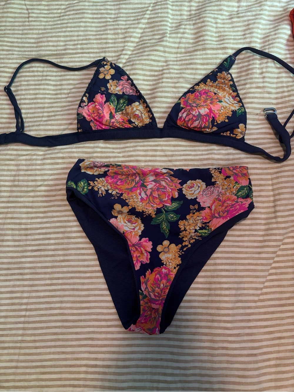 Revolve reversible bikini - Picture 2 of 3